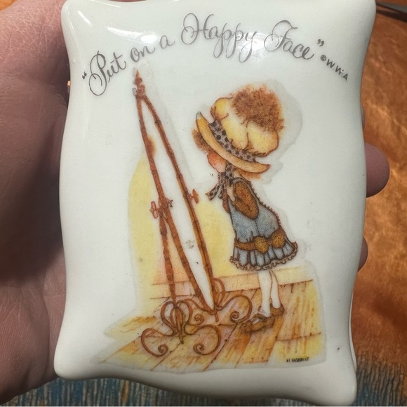 Vintage Holly Hobbie Porcelain Trinket Box Put on a Happy Face Japan - Picture 4 of 13